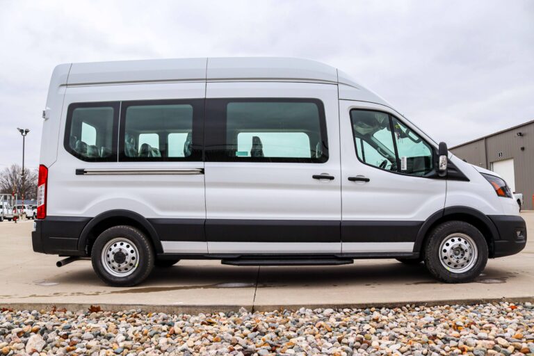 15-Passenger Van Rental | Premier Truck Rental